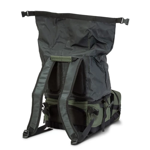 Iron Claw Dry Packer pergető hátizsák / + 4 doboz / 30X20X63cm