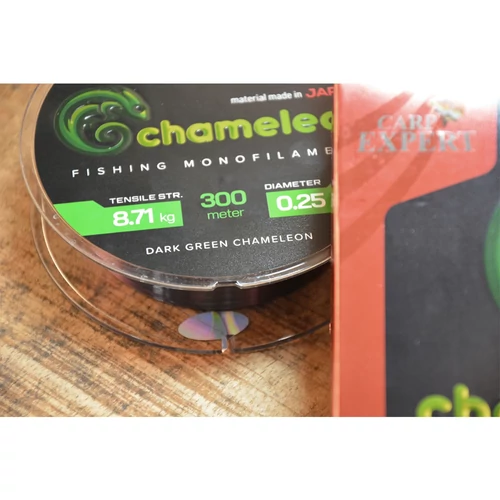 Carp Expert Chameleon 300m/Spool Shiny Darkgreen 0.25mm 8